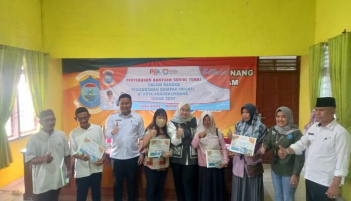 Peduli Warga Terdampak Inflasi, Wali Kota Molen Lewat Dinsos Salurkan Bantuan Kepada Warga Membutuhkan