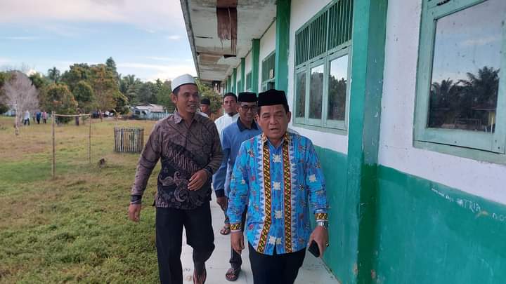 Dokumentasi PJ Bupati Simeulue saat tinjau SD 3 Alafan