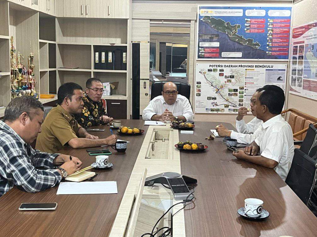 Pertemuan Bupati Mukomuko H. Sapuan dan Dinas PUPR baru-baru ini dengan Pihak BPJN pada tanggal 20 Februari 2024 Foto/Dok: Fb Dinas PUPR Mukomuko