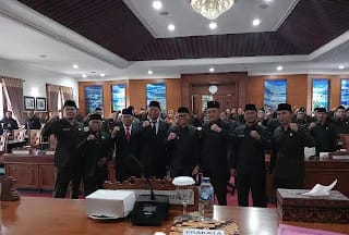 Foto bersama DPRD Kabupaten Tulungagung