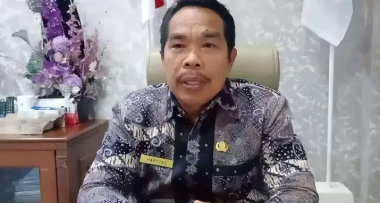 Sekda Kepahiang, Hartono saat diwawancarai awak media diruang kerja Foto/Dok: