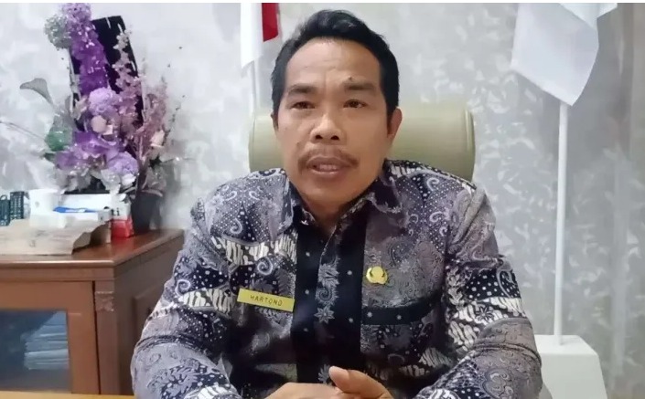 Sekda Kepahiang, Hartono saat diwawancarai awak media diruang kerja Foto/Dok: