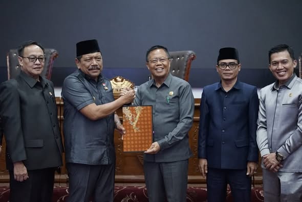 Wakil Gubernur Bengkulu, Mian, menghadiri Rapat Paripurna ke-7 Masa Persidangan ke-III DPRD Provinsi Bengkulu dengan agenda penyampaian Pendapat Akhir Fraksi-Fraksi terhadap Rancangan Peraturan Daerah (Raperda) APBD Perubahan Provinsi Bengkulu Tahun Anggaran 2025, Selasa (23/9/2025)