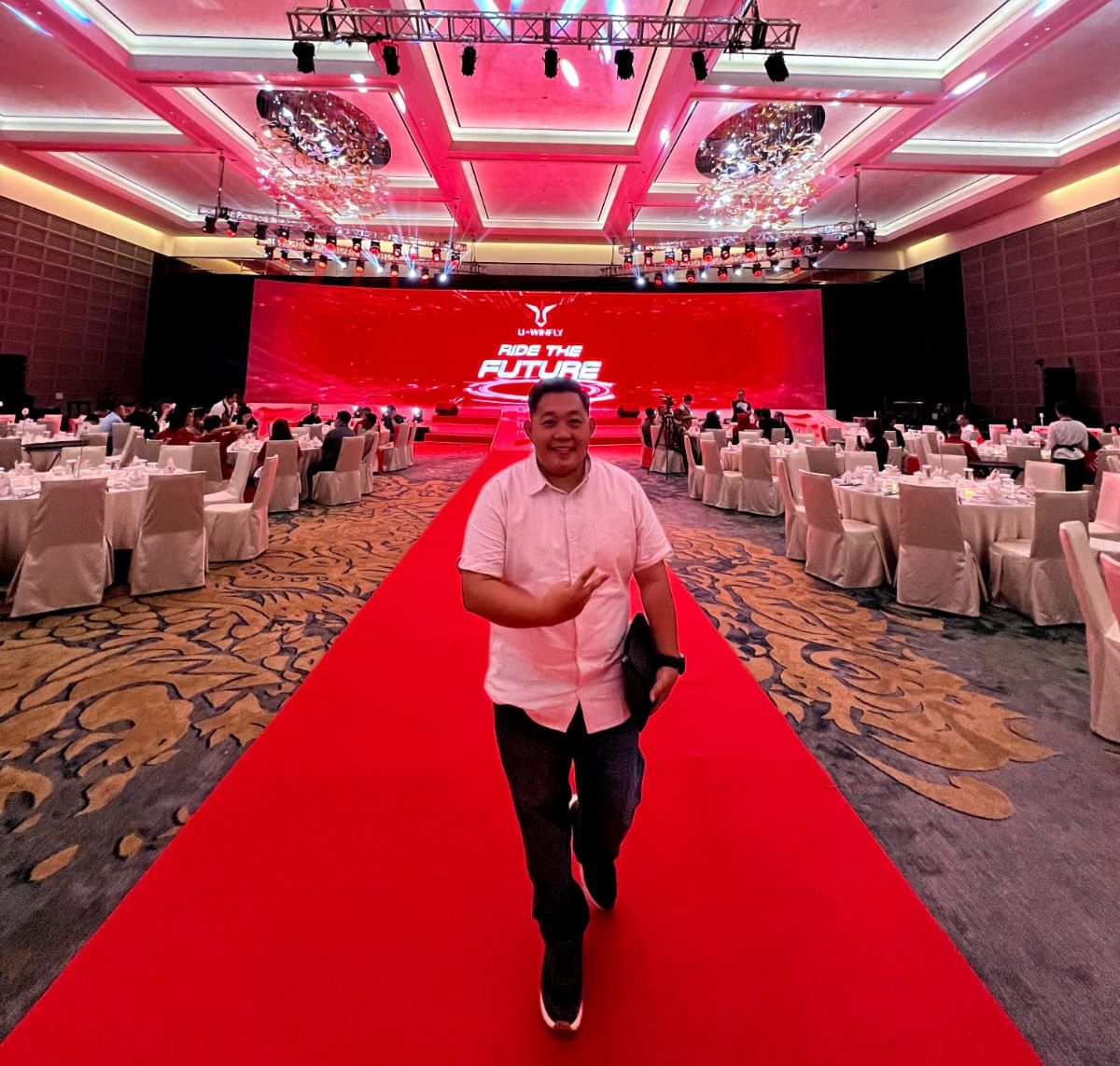 Rien Efriandi.S.IP, owner dari Bintang Indah Setosa Dealer Resmi Uwinfly Sepeda Motor Listrik, Putri Hijau Bengkulu Utara Foto/Dok: