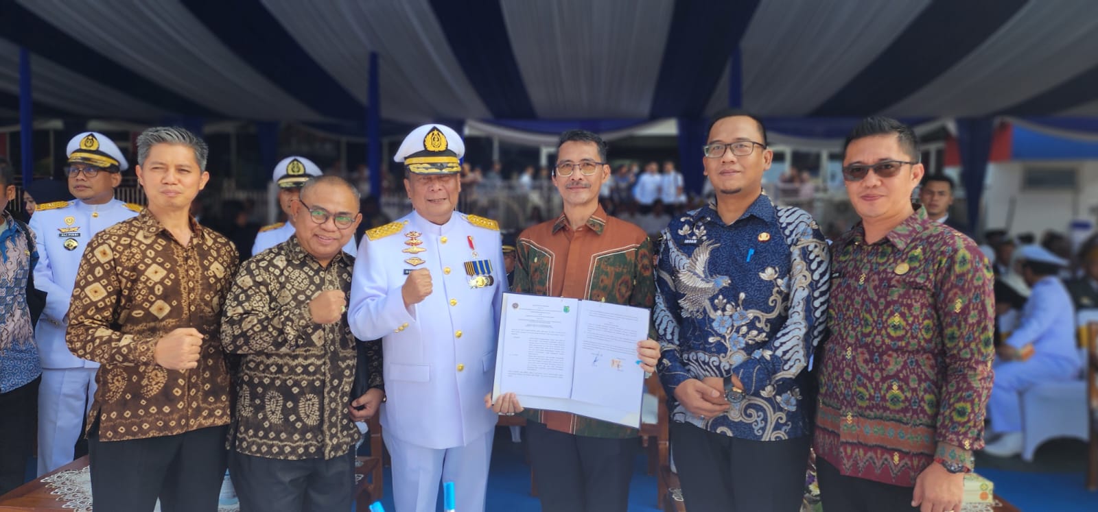 Bupati Muba H M Toha Tohet diwakili oleh Kepala BKPSDM Muba H Pathi Riduan SE ATD MM, dengan Direktur Politeknik Transportasi Darat Indonesia (STTD) Avi Mukti Amin